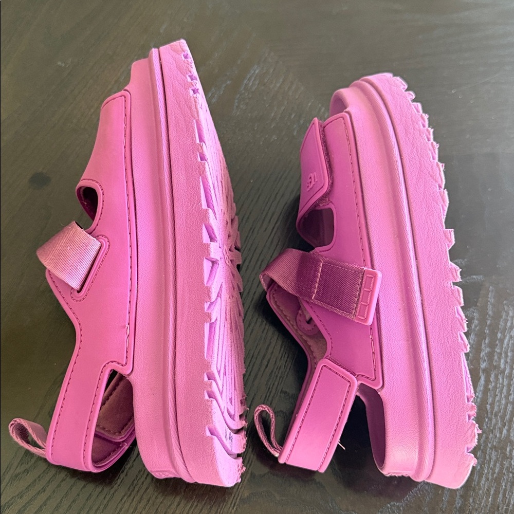 UGG Kids Goldenstar Sandal - Picture 3 of 12